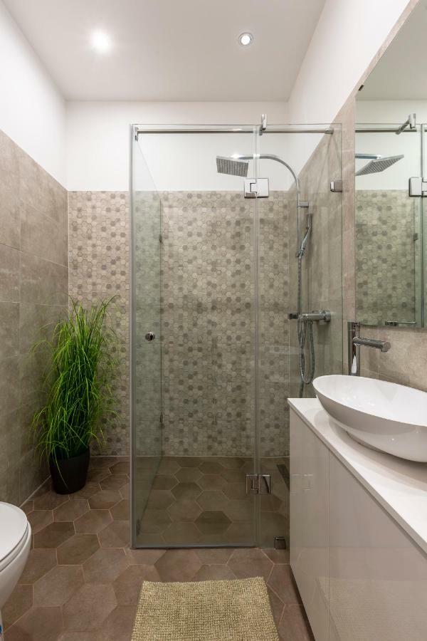 Deluxe Downtown 2 Bedrm, 2 Bathrm * Budapeste