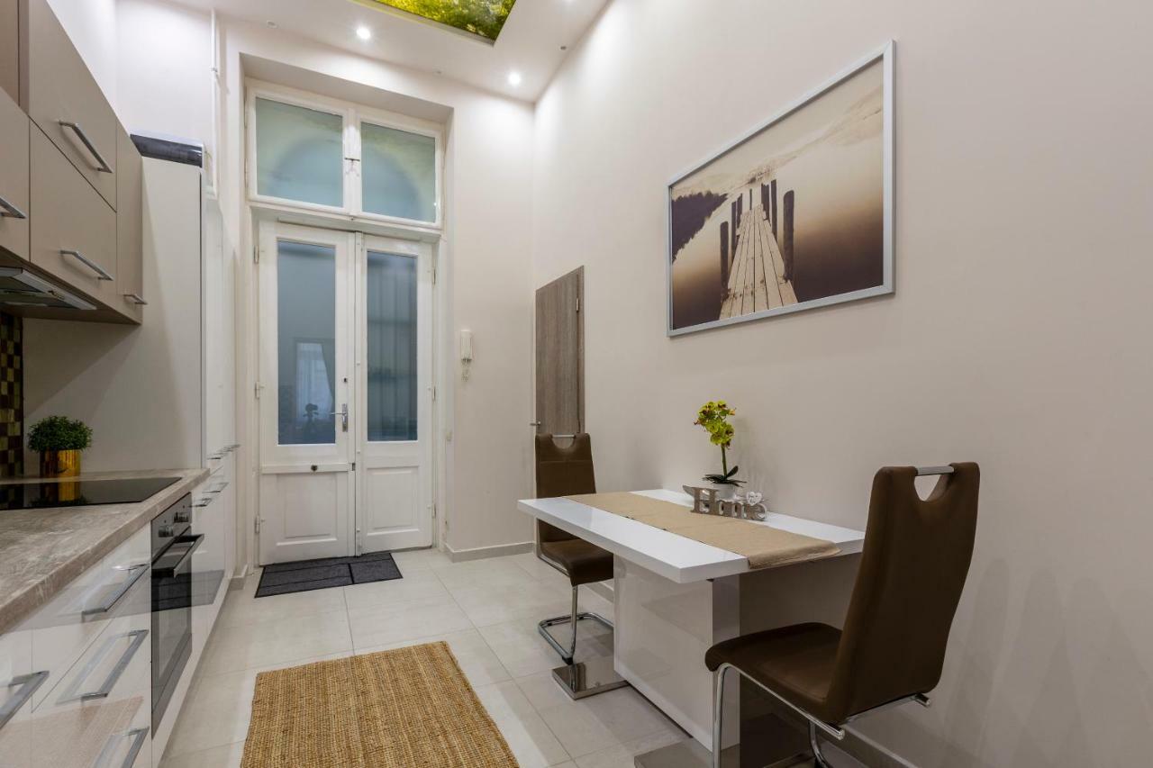 Deluxe Downtown 2 Bedrm, 2 Bathrm Apartamento Budapeste